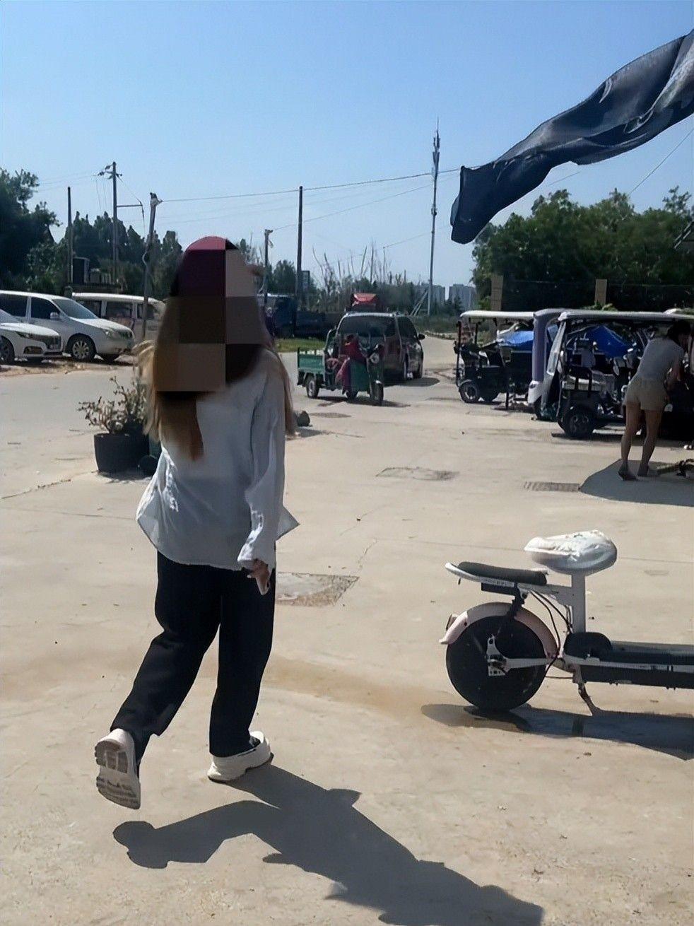 女孩上海买房父母让过户弟弟，拒绝后险被送精神病院，幸好有准备