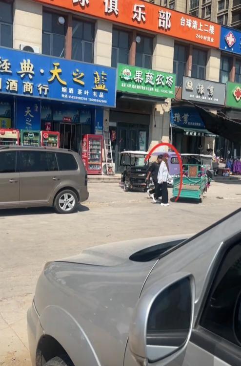 女孩上海买房父母让过户弟弟，拒绝后险被送精神病院，幸好有准备